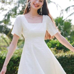 Vestido elegante blanco de cuello cuadrado de manga farol