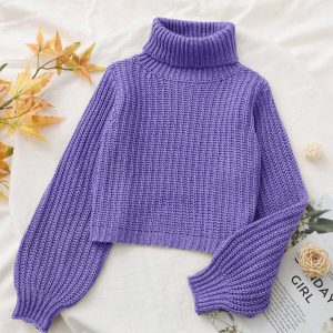 Chompa cuello alto de manga farol lila