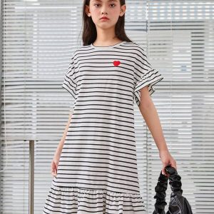 Vestido casual rayas parche corazón cuello redondo