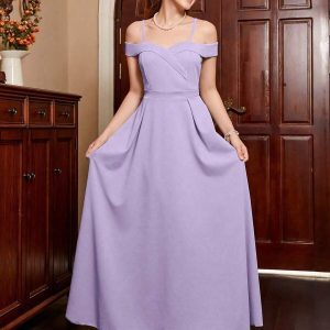 Vestido lila con tirantes elegante maxi escote asimétrico minimalista