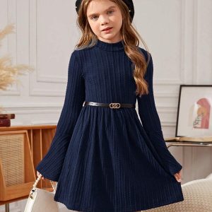 Vestido de punto trenzado cuello alto azul sin cinturón