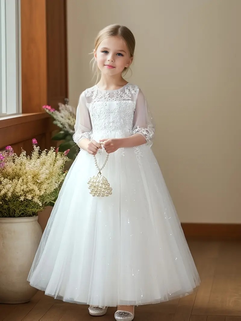 Vestido fiesta blanco con encaje estilo romántico