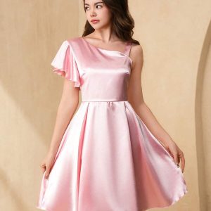 Vestido de fiesta asimétrico hombros con volante rosa