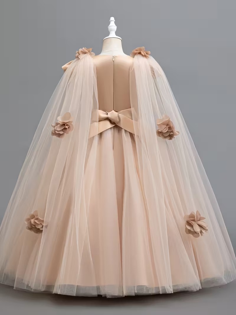 Vestido elegante nude de princesa con bordado floral manga rufled - Imagen 2