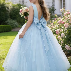 Vestido de fiesta con tul con perlas en cintura celeste