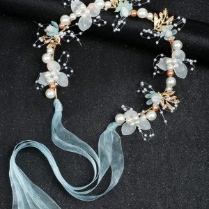 Diadema de hojas doradas y flores celeste con perlas