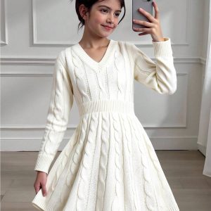 Vestido casual cuello V, de punto de cable blanco