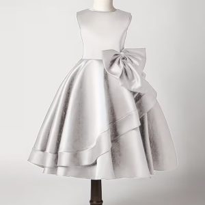 Vestido fiesta satén elegante falda asimétrico sin mangas gris