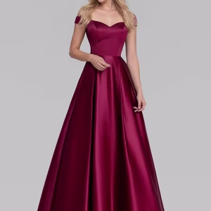 Vestido elegante rojo jovencitas en satén cuello V