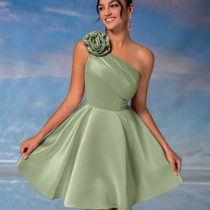 Vestido elegante satén asimétrico flor 3d en hombro verde olivo