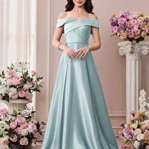 Vestido largo satén premium elegante escote bardot espalda lazo verde