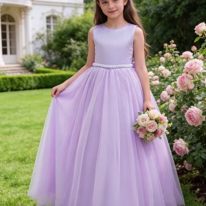 Vestido de fiesta lila con tul con perlas en cintura